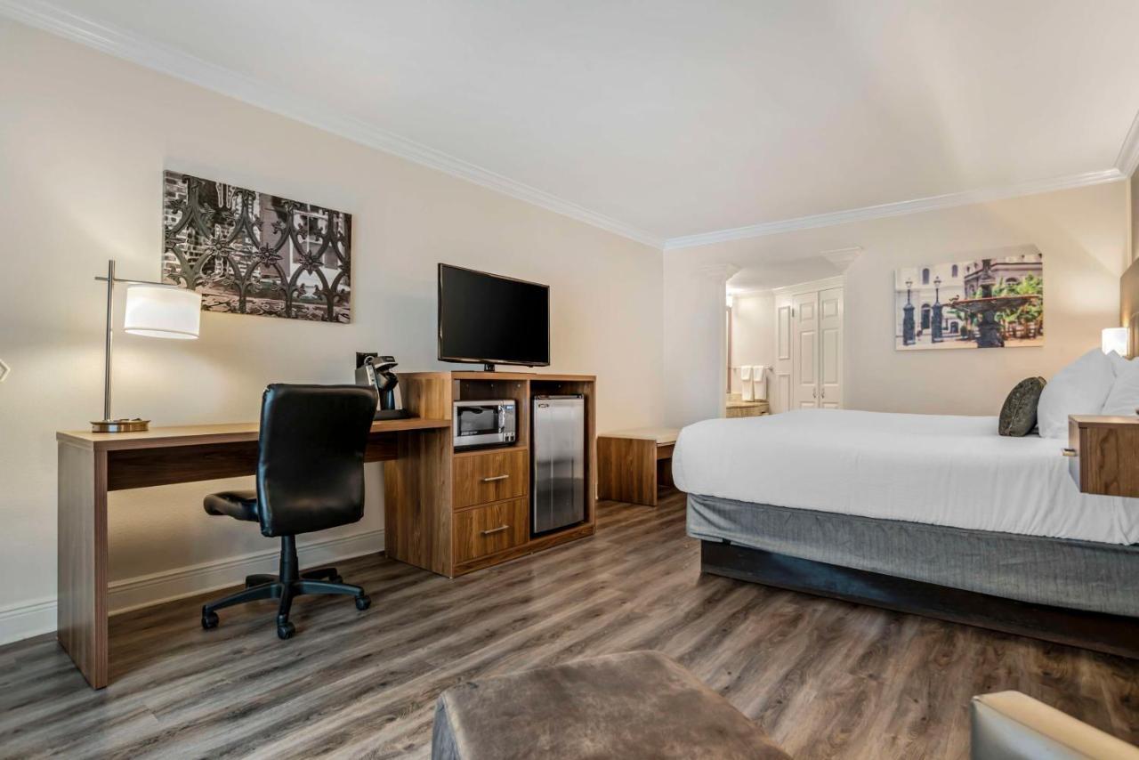 Best Western Plus Westbank Harvey Buitenkant foto