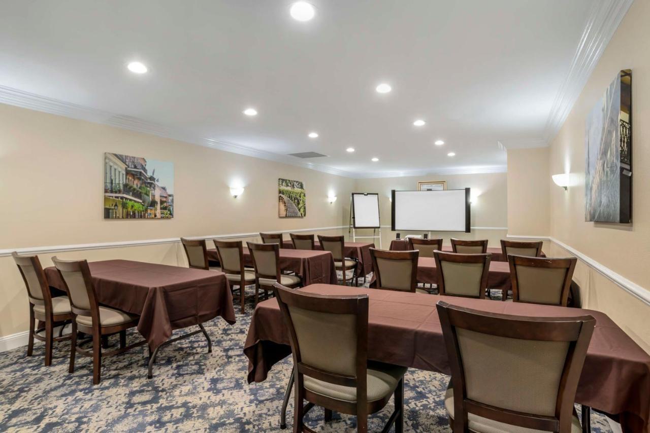 Best Western Plus Westbank Harvey Buitenkant foto