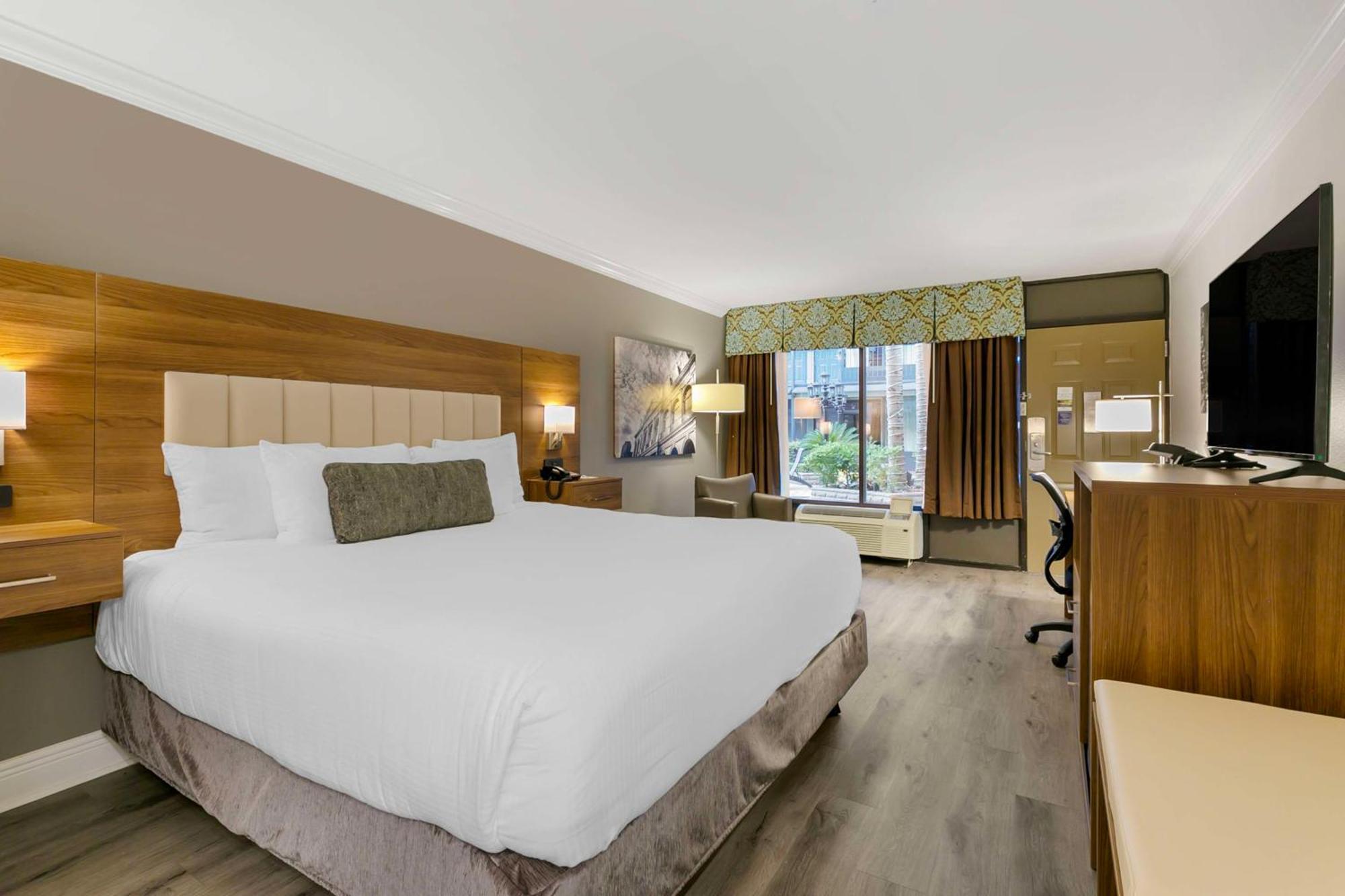 Best Western Plus Westbank Harvey Buitenkant foto